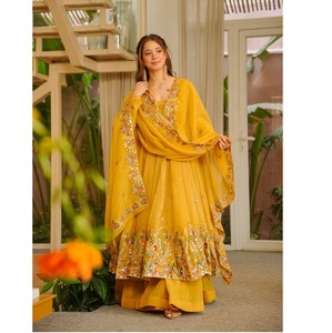Nouvelle collection de costumes Anarkali 3 pièces, parfaits pour les occasions festives. Costume Anarkali prêt-à-porter d'un fournisseur indien. - Product Image 1