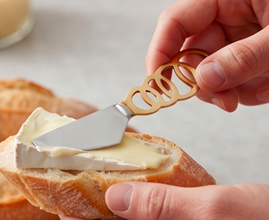 Ensemble de trancheurs à fromage en acier inoxydable au design élégant en forme d'anneau avec poignée dorée, parfait pour les mariages et les occasions spéciales. - Product Image 4