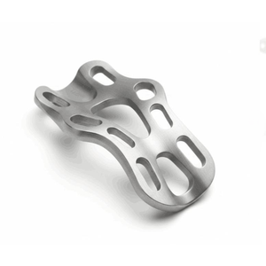 Plaque d'implant en acier inoxydable de haute qualité usinée par CNC par Vartis Engineering - Product Image 1