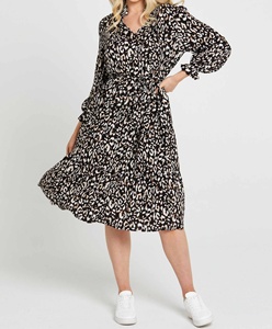 Vestido Midi de Verano Ecológico de Viscosa con Estampado de Leopardo para Mujer Tallas Grandes, Cuello en V, Manga Regular, Corte A, Casual, Escalonado, a Media Pantorrilla - Product Image 4