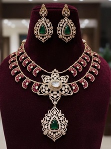 ชุดสร้อยคอพร้อมต่างหูทองเหลืองชุบทองคุณภาพพรีเมียม ประดับด้วยโมอิสซาไนต์แท้แบบดับเบิ้ลต์ สำหรับผู้หญิง ของขวัญงานแต่งงาน คอลเลคชั่นสุดหรู - Product Image 2