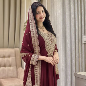 Ensemble de robe évasée brodée de sequins lourds, style Royalty intemporel - Product Image 3