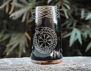 Jarra Vikinga con Diseño de Serpiente Vegvisir, Hecha a Mano con Cuerno de Búfalo, 500 ml, Jarra de Cerveza con Serpiente Grabada, Regalo Vikingo para Él - Product Image 4