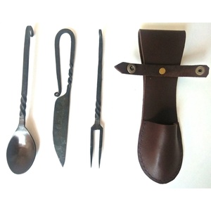 ชุดช้อนส้อมสแตนเลสสตีลคุณภาพสูง งานแฮนด์เมด สไตล์ยุคกลาง 3 ชิ้น พร้อมปลอกหนัง  แบบใหม่ - Product Image 6