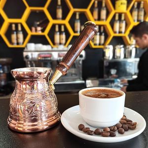 หม้อกาแฟทองแดงแบบดั้งเดิมทำด้วยมือจากตุรกี พร้อมด้ามจับไม้และช้อนสำหรับชง - Product Image 2