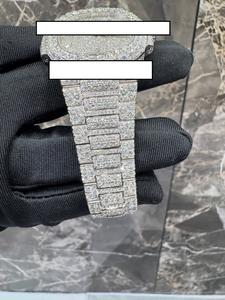 Montre mécanique de luxe entièrement sertie de diamants Moissanite VVS1, en acier inoxydable, avec mouvement japonais entièrement automatique et cadran analogique en verre. - Product Image 4