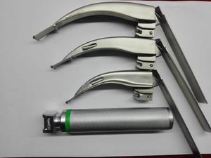 Ensemble de lames de laryngoscope à fibres optiques LED, classe II, manche moyen électrique, acier inoxydable, McCoy Flexitip, usage hospitalier ORL - Product Image 3