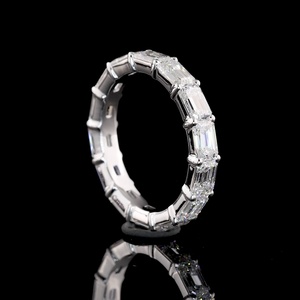 Anillo de Eternidad con Diamantes Cultivados en Laboratorio, Corte Esmeralda, 4 CT, Certificado por IGI, con Garras Compartidas, Oro Blanco de 18K, Joyería para Boda - Product Image 3