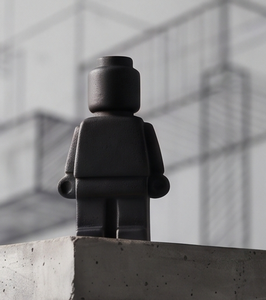 Vase noir minimaliste contemporain, texture sculpturale, objet décoratif, commande en gros - Product Image 4