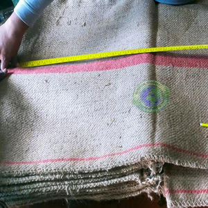 กระสอบป่านลายแดงคุณภาพส่งออก ใหม่ สำหรับบรรจุโกโก้และเม็ดมะม่วงหิมพานต์ เป็นมิตรกับสิ่งแวดล้อม ย่อยสลายได้ แบรนด์ MTI รับทำโลโก้ตามสั่ง - Product Image 1