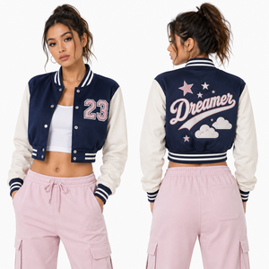 Chaqueta Varsity Corta para Mujer al por Mayor, Cuerpo de Lana, Mangas de Cuero con Ribete Acanalado en Contraste, Marca Privada, Pedido al por Mayor, Directo de Fábrica - Product Image 6