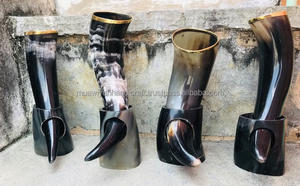 Corne à boire de boeuf gravée unique avec support en corne Décoration de restaurant de mariage de meilleure qualité - Product Image 2