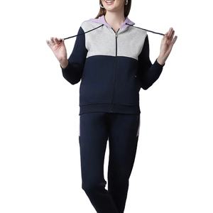 Ensemble de survêtements en polyester pour femmes, vêtements de sport à séchage rapide, tenue de sport pour la salle de gym, logo personnalisé, vêtements de sport pour l'entraînement, survêtement pour femmes - Product Image 2