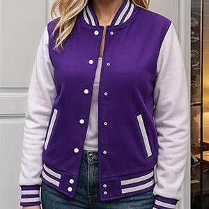 Chaqueta estilo universitario para mujer, estilo urbano, corte cómodo, con puños acanalados y cierre frontal con broches. - Product Image 2
