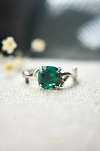 Bague en émeraude naturelle brute, forme carrée, faite à la main, style vintage, inspirée de la nature, bijoux en émeraude pour femmes - Product Image 4