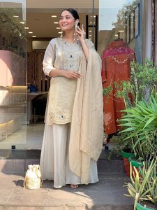 Elegante Salwar Kameez de Algodón sin Arrugas con Bordado para Mujer, Conjunto de Vestido Étnico Beige para Bodas y Fiestas, Ropa India y Pakistaní - Product Image 1