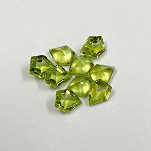 Nueva Llegada: Piedra Preciosa de Peridoto Verde Natural de 7x8mm, Corte Escudo, Piedra de Cristal Curativa Facetada, Venta al por Mayor a Granel Directo del Fabricante - Product Image 1