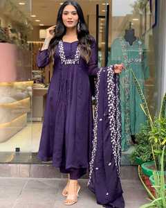 Ensemble Kurti de luxe pour femme, bleu, en viscose et rayonne, brodé, avec pantalon en viscose et dupatta imprimé, parmi les plus vendus - Product Image 4