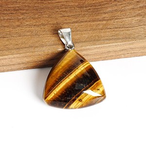 Colgante de Piedra Natural Ojo de Tigre Pulido en Forma de Lágrima Triangular para Fabricación de Joyas al por Mayor - Product Image 4