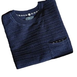 เสื้อยืดผ้าแจ็คการ์ดลายคลื่นถักแบบย้อนยุคของผู้ชายสำหรับฤดูร้อนเสื้อแขนสั้นทรงหลวมสีพื้นทำจากผ้าโพลีเอสเตอร์/ คอตตอน - Product Image 4