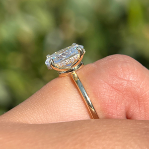 Bague de fiançailles ovale en diamant de laboratoire de 2 carats, plaquée or jaune 14 carats, bague de luxe par Global Gems - Product Image 4
