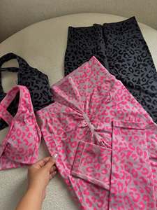 Ensemble de yoga imprimé léopard rose, leggings sans couture taille haute, soutien-gorge de sport, vêtements de sport pour femmes - Product Image 3