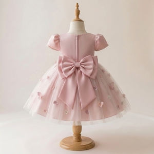 Robe de soirée Tutupetti Vietnam faite à la main en satin rose élégante, à manches bouffantes, longueur genou, pour filles, idéale pour un anniversaire - Product Image 3