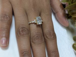 Bague de mariage Lurba Jewels en or jaune massif 14 carats, diamant de laboratoire taille radiant de 1,95 carat, style vintage, certifiée IGI - Product Image 5