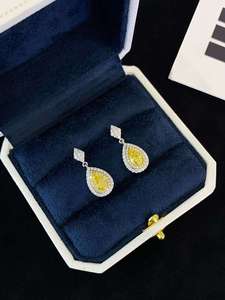 ต่างหูเพชรทรงรีสีเหลืองหรูหรา ชุบทอง 14K รับรองโดย IGI ของขวัญสุดอินเทรนด์สำหรับทุกเพศ เหมาะสำหรับงานแต่งงานและวันครบรอบ - Product Image 1