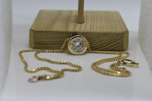 Collier pour femme en or jaune 14 carats avec diamant de laboratoire 2 carats DEF VS1, taille ronde, serti clos, pendentif solitaire - Product Image 5