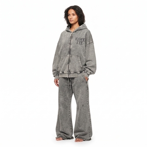 Ensemble deux pièces streetwear pour femme : sweat à capuche gris en molleton de coton délavé à l'acide, coupe décontractée, et pantalon jogger évasé à jambe large - Product Image 6