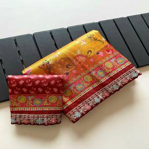 Tela de Seda Dola Suave con Tejido Zari Puro de VASTRA COTTAGE, con Estampado Jacquard Digital Pichwai Kalamkari en Toda la Superficie - Product Image 5