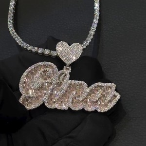 Colgante con Nombre en Capas de Moissanita VVS, Chapado en Oro de 14K, Plata 925, con Diamantes Cultivados en Laboratorio, Letra Personalizada con Doble Placa - Product Image 1