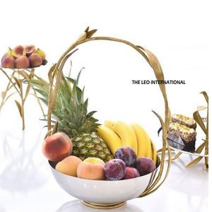 Bol en aluminium finition or japonais de designer au meilleur prix avec poignée en forme de branche florale, parfait pour la décoration de table centrale - Product Image 1