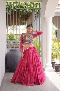 Vente flash : Lehenga Choli spécial Navratri avec grande jupe évasée pour femmes, tenue de festival Garba Dandiya, disponible au prix export. - Product Image 4