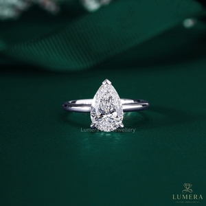 แหวนเพชรทรงลูกแพร์คลาสสิกแบบสี่ขา 14K 18K ทองคำขาว เครื่องประดับเจ้าสาว รับผลิตแบบ OEM ODM - Product Image 1