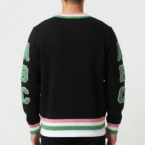 Pull en maille à col en V noir avec bordure rose et verte, logo en chenille, style décontracté, vêtements grecs pour femmes - Product Image 4