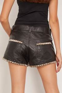 Shorts noirs à taille haute avec clous et rivets, coupe classique, style punk, couleur unie, fermeture boutonnée - Product Image 5