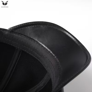 Gorras de Cuero Suave Hechas a Mano, Elegantes Gorras Planas de Cuero de Alta Calidad, Personalizadas y Modernas para Venta al por Menor y al por Mayor - Product Image 6