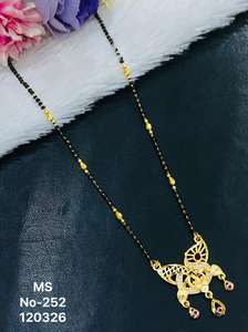 Conjunto de Collar Mangalsutra Chapado en Oro de Última Moda para Mujer |   Joyería nupcial india tradicional con cuentas negras - Product Image 3