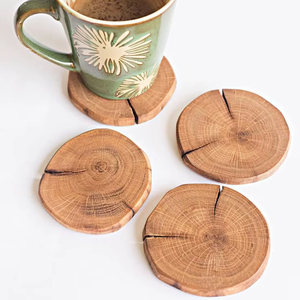 Posavasos de Madera Hecho a Mano con Diseño Rústico de Grano Natural, Perfecto para la Mesa del Comedor, la Cocina o la Decoración del Escritorio de la Oficina - Product Image 1