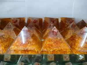 Vente en gros Quartz Jaune Orgonite Pyramide Style Feng Shui Cristal Générateur D'énergie pour Chakra Guérison Gemme Décoration Cadeaux - Product Image 4