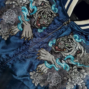 Chaqueta Sukajan Moderna y Ligera para Hombre, Tejido Satinado de Moda, Patrón Bordado Detallado, Cierre Frontal, Transpirable y Ecológica - Product Image 3