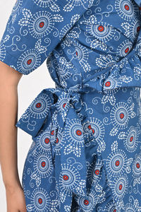 Vestido cruzado de algodón estampado para mujer, manga corta, cuello en V, cintura ajustable con lazo, dobladillo con volantes, informal, estilo bohemio de verano - Product Image 6