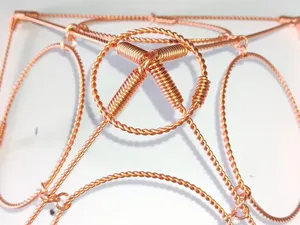 Pyramide triple couche en cuivre faite à la main pour la maison, le bureau, la thérapie Vastu Dosh et l'harmonisation énergétique, disponible en grande quantité - Product Image 1