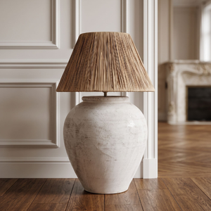 Lámpara de mesa mediterránea de cerámica con pantalla cónica de rafia color crema y diseño inspirado en Bali, con portalámparas E27. - Product Image 3