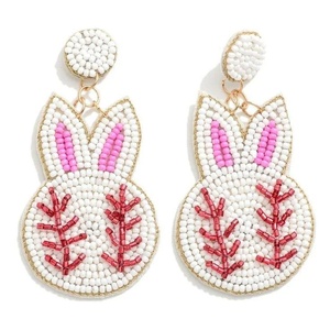 Boucles d'oreilles légères faites à la main, personnalisées, avec perles d'ambiance d'équipe, motif lapin, pour le baseball, Pâques, cadeau artisanal pour fans de sport, pour femmes, filles et adultes - Product Image 1