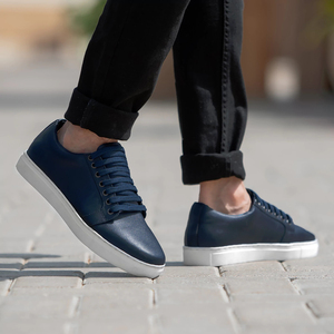 Baskets basses élégantes en cuir véritable Midnight pour hommes – Chaussures décontractées et habillées de haute qualité, marque OEM, vente en gros - Product Image 6