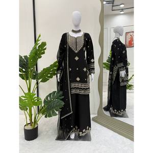 Ensemble haut-bas et dupatta fait main pour soirée, taille XL, avec broderies de fils et de sequins - Product Image 2