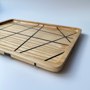 Bandeja de Resina Epoxi Hecha a Mano: Bandeja de Servir de Madera con Líneas Negras, Bandejas y Platos para Pizza, Forma Cuadrada con Revestimiento de Resina - Product Image 2